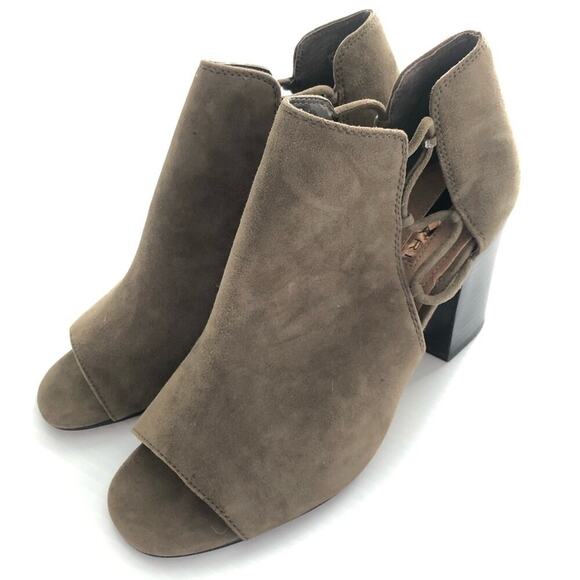 New! Tahari peep toe block heel bootie NWOT - Picture 2 of 12